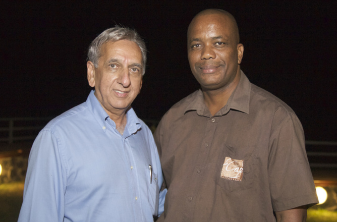 Aziz Patel et le responsable de salle du Boucan Canot Aziz Patel et le responsable de salle du Boucan Canot