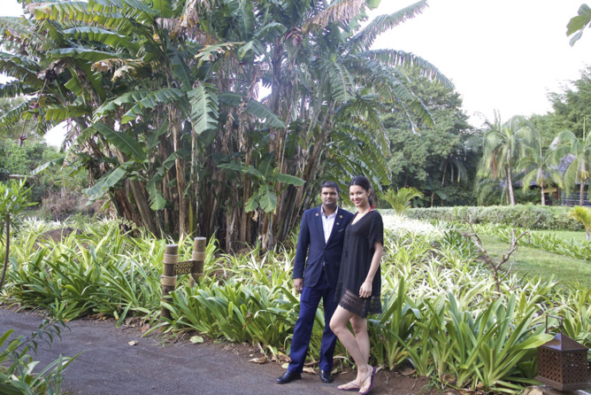 Avec Steeve, notre guide du jour dans l'immense jardin du Shanti...