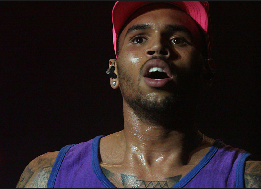 Chris Brown retranché et encerclé par la police