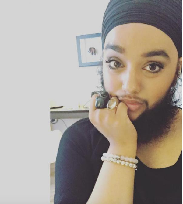 La femme à barbe la plus jeune du monde
