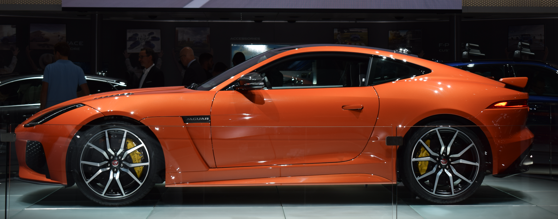 La Jaguar F-Type de profil...