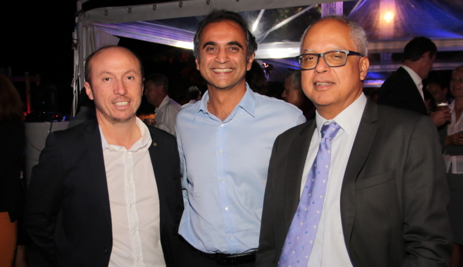 Nassir Goulamaly (au centre) entouré de Dominique Vienne (CGPME) et Didier Fauchard (Medef), photo prise à l'AG de l'ADIR hier. Nassir Goulamaly et sa soeur Azmina dirigent le groupe Océinde