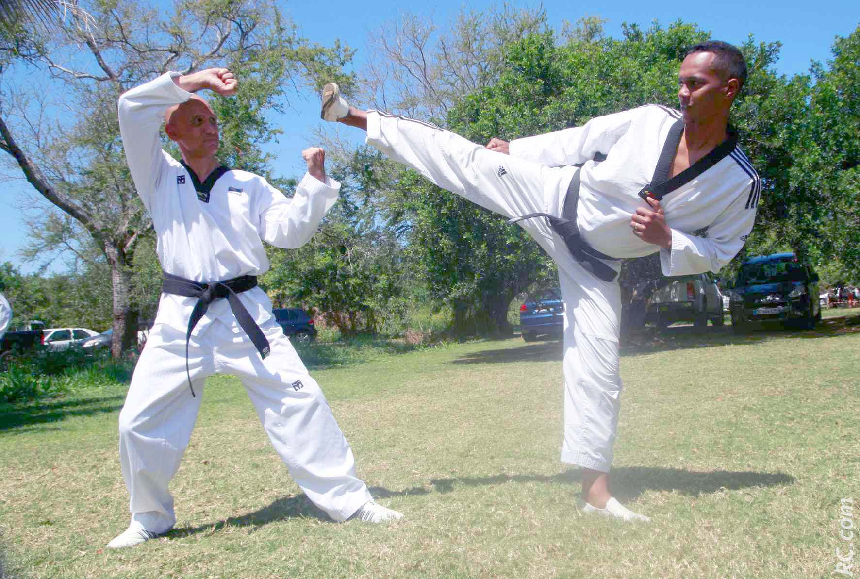 Belle technique de jambe sur le Maître!