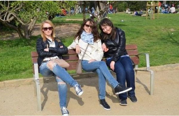 Photo buzz: les 3 jeunes filles sur le banc