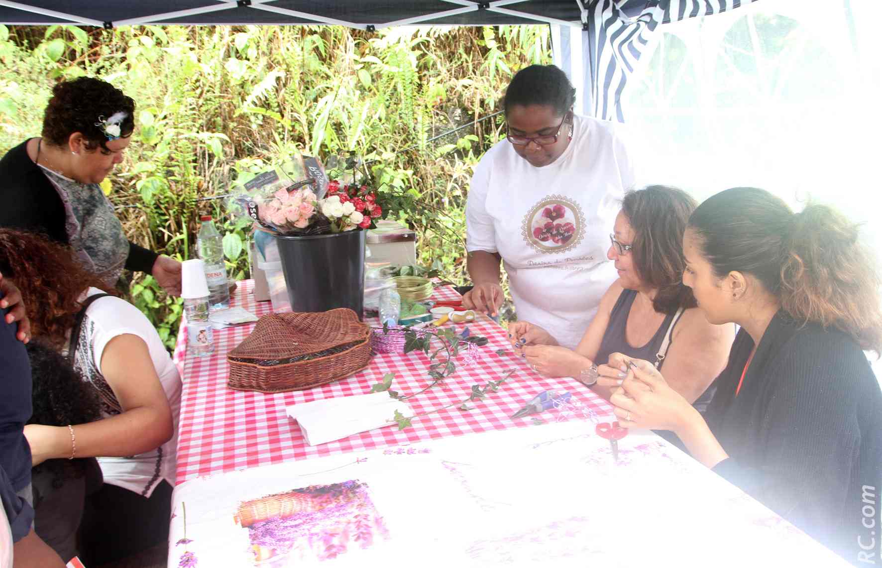 L'atelier d'art floral à l'entrée du village