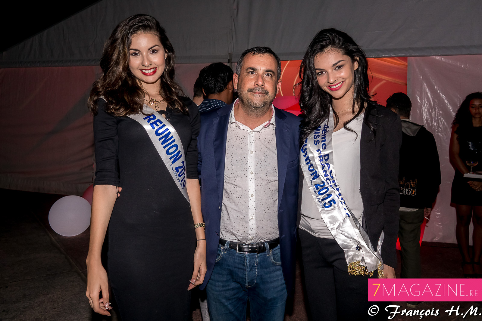 Le directeur de la SHLMR entre deux Miss Réunion, Ambre N'guyen et Azuima Issa