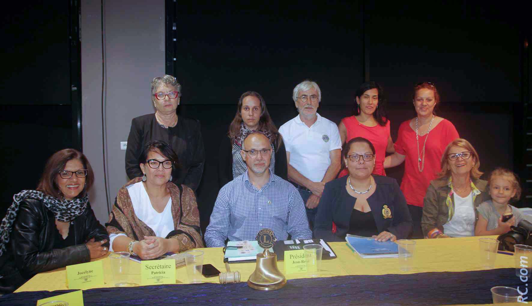 Plusieurs membres du Lions Club du Tampon Concession autour du président Jean-René Badré