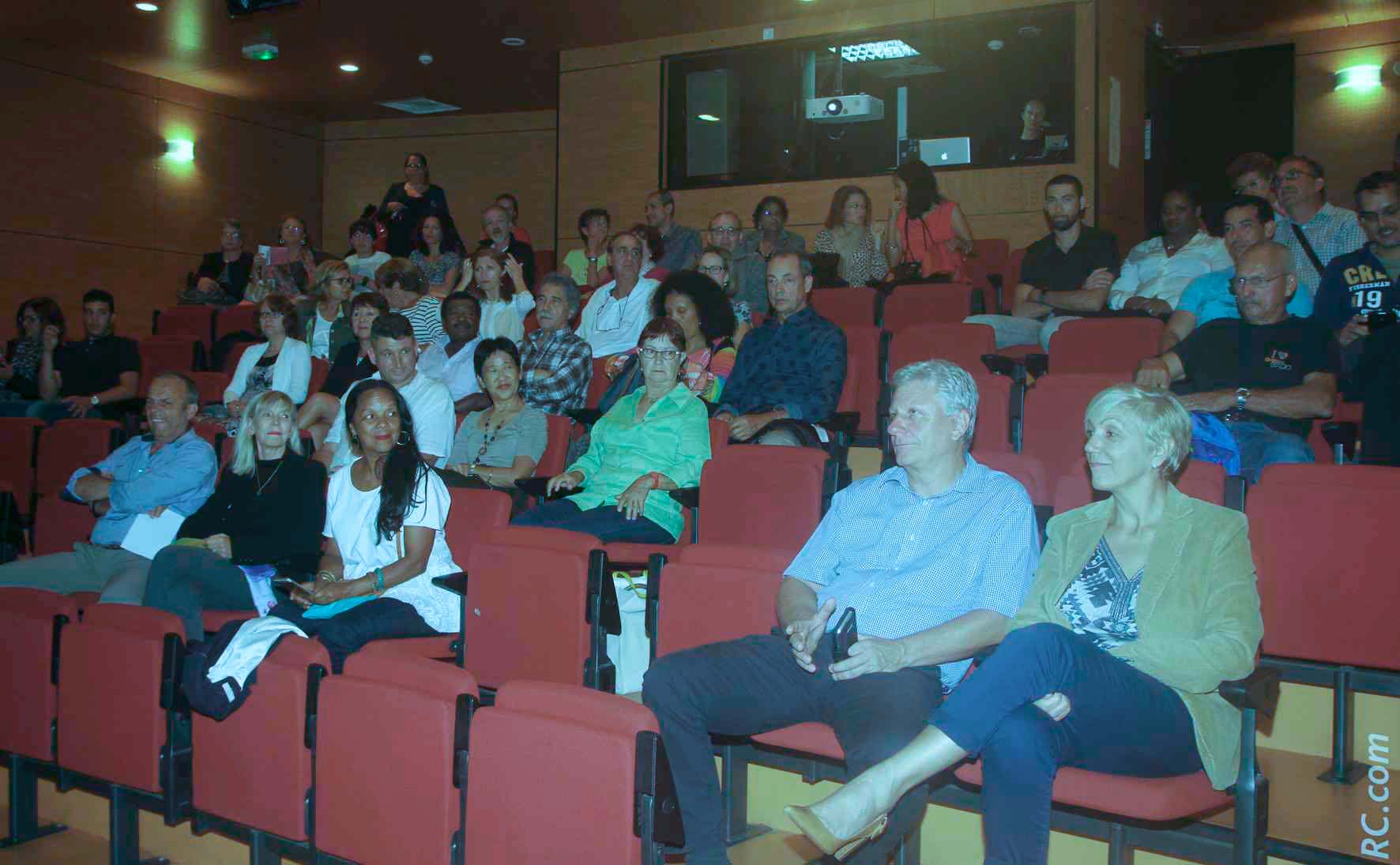 Au sein de l'assistance, se trouvaient Jacquet Hoareau, 1er adjoint au maire du Tampon, Iréna Vélia, présidente de zone, Irène Ah-Sing, Présidente de Région, de Saint-Denis, les représentants des clubs Jacarandas, Saint-Pierre et Saint-Gilles...