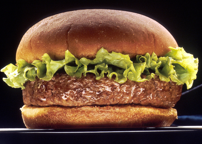 Elle aurait perdu 50 kilos grâce aux burgers et pizzas !