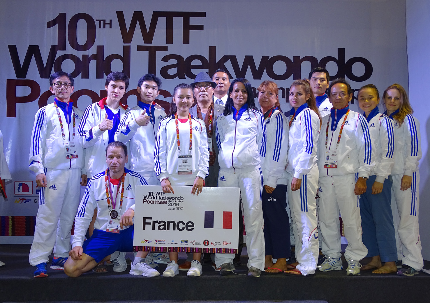 Une belle photo-souvenir des tricolores, lors du 10ème championnat du monde de Taekwondo