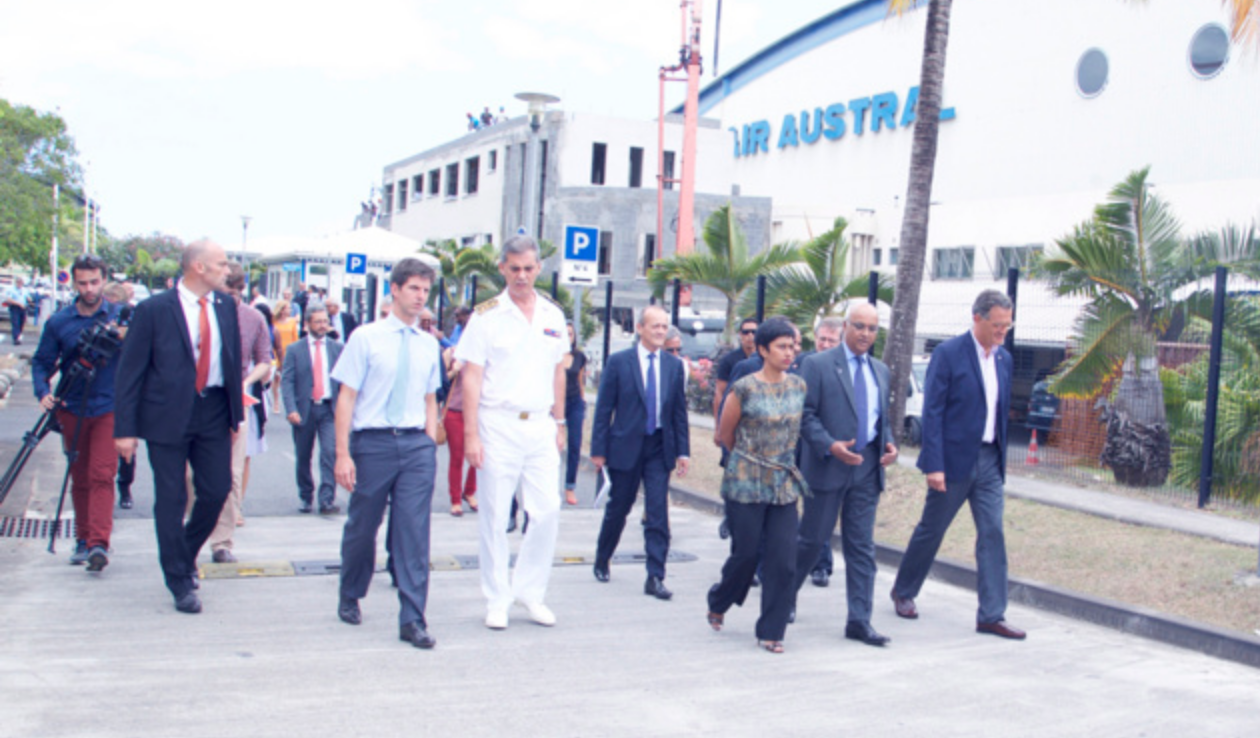 La Ministre des Outre-mer en visite à Air Austral