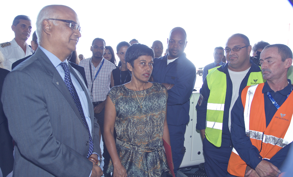 La Ministre des Outre-mer en visite à Air Austral