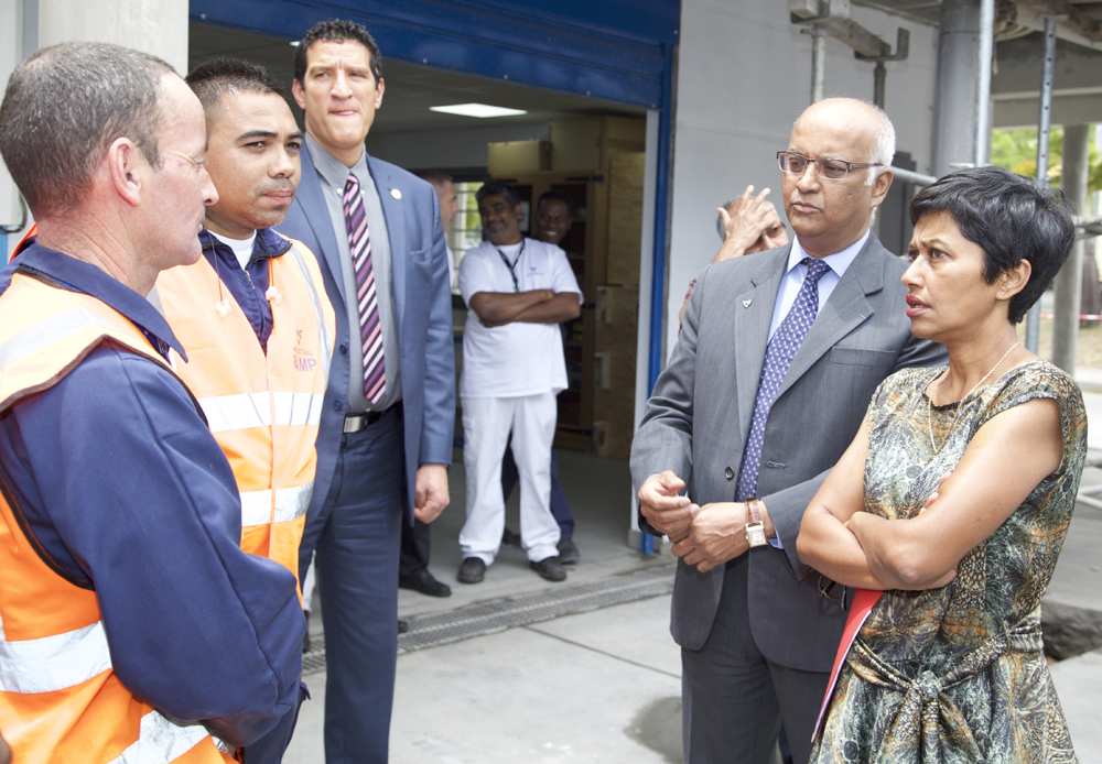 La Ministre des Outre-mer en visite à Air Austral