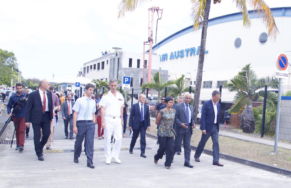 La Ministre des Outre-mer en visite à Air Austral