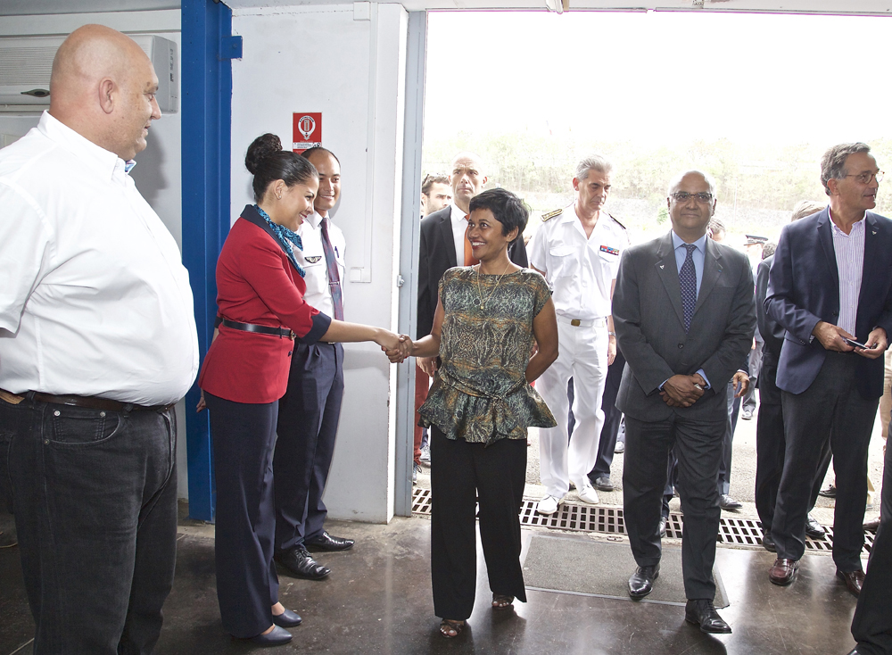 La Ministre des Outre-mer en visite à Air Austral