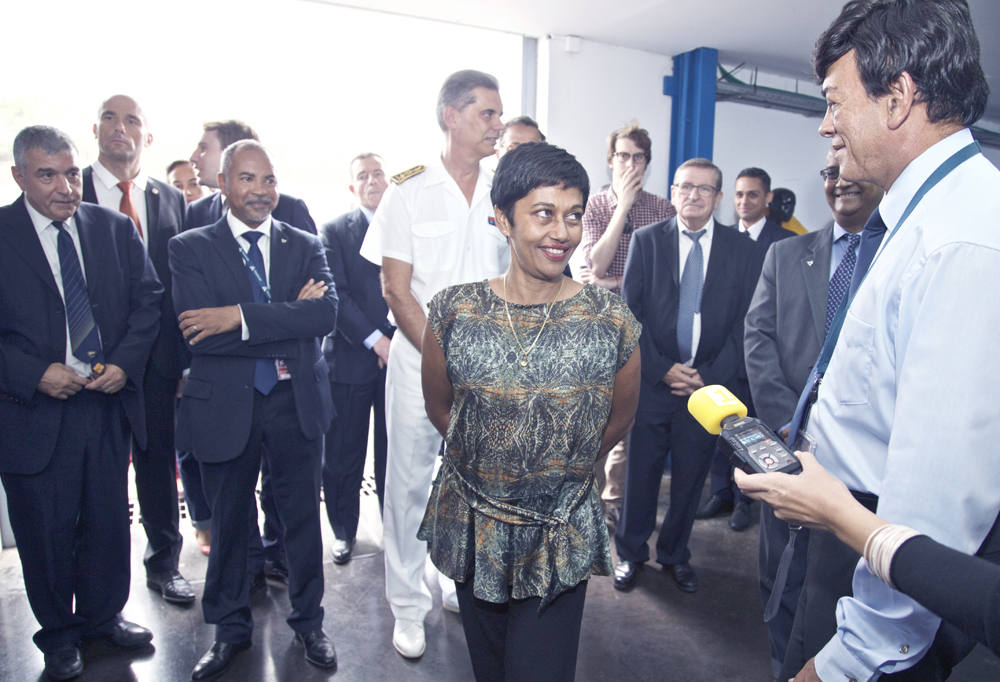 La Ministre des Outre-mer en visite à Air Austral