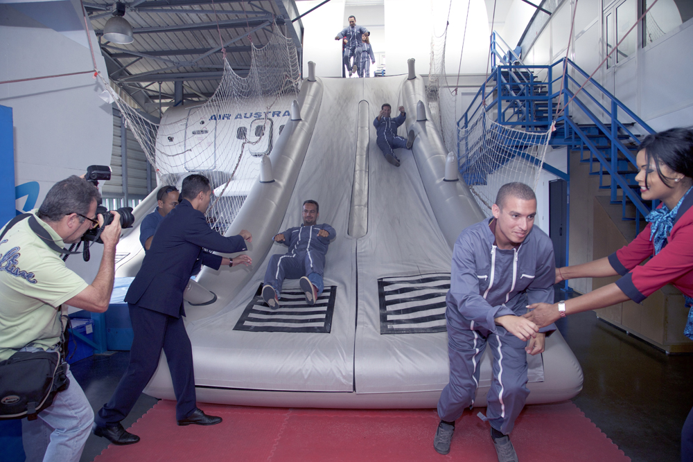 La Ministre des Outre-mer en visite à Air Austral