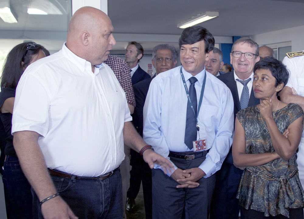 La Ministre des Outre-mer en visite à Air Austral