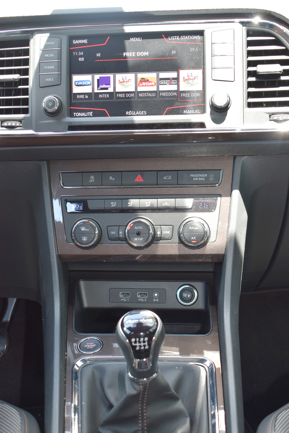 Un grand écran tactile central