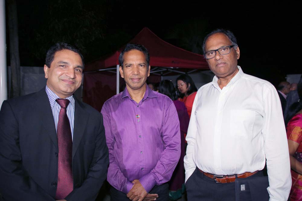 Sanjeev Kumar Bhati, Jean-Régis Ramsamy, et un invité