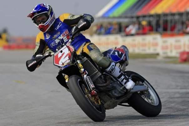 Adrien Goguet sur sa machine