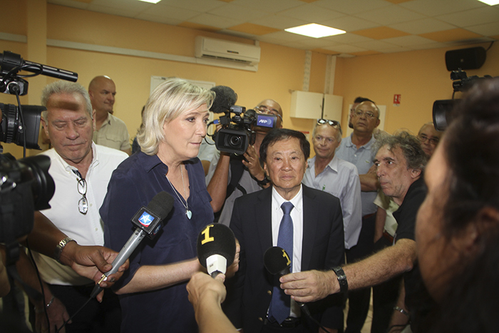 Marine Le Pen à la Mairie du Tampon