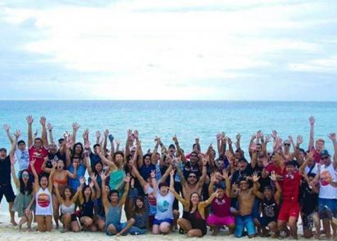 100 salariés reçoivent un superbe cadeau de Noël de leur patron