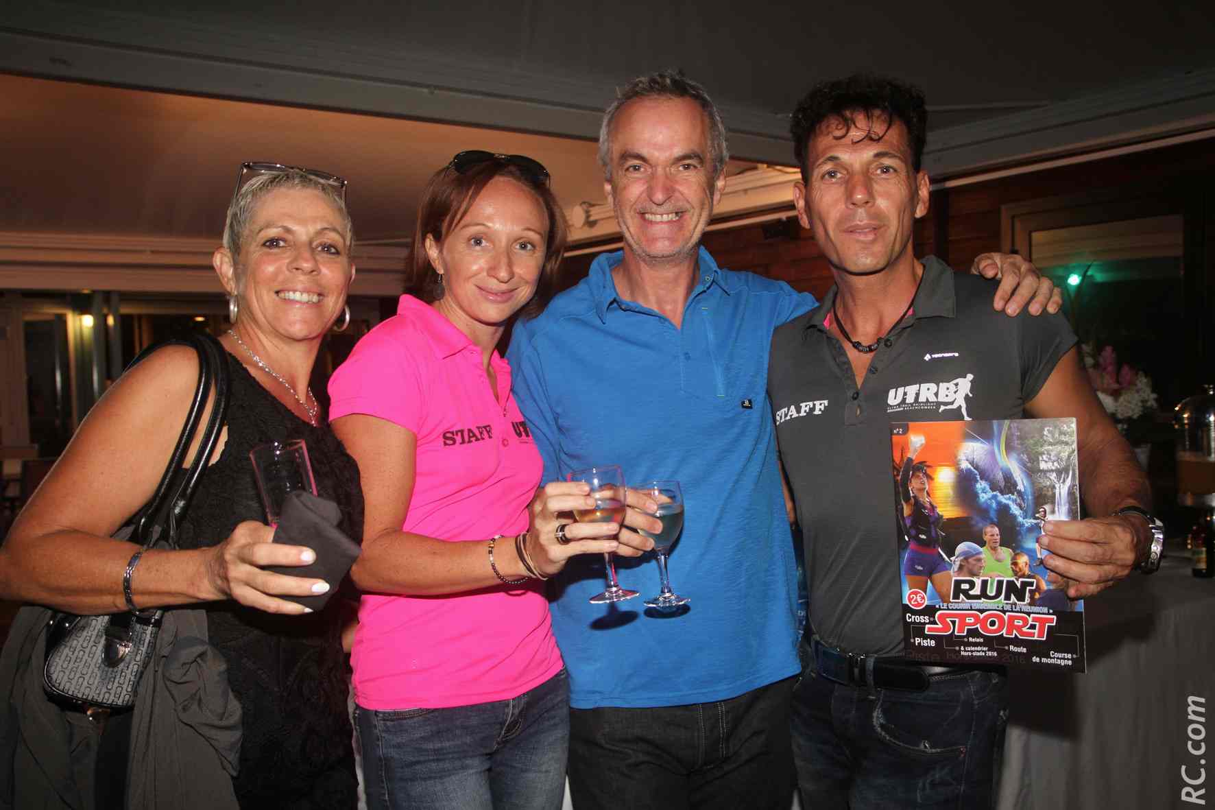 Myrielle Hoareau, athlète, Véronique Victoire de l'équipe d'organisation, Laurent Allard de Salomon et Chris Hamer, directeur de course