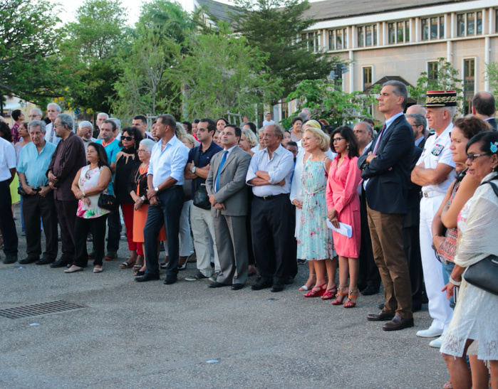 Nassimah Dindar aux côtés du préfet de La Réunion Dominique Sorain et de nombreuses personnalités de notre île