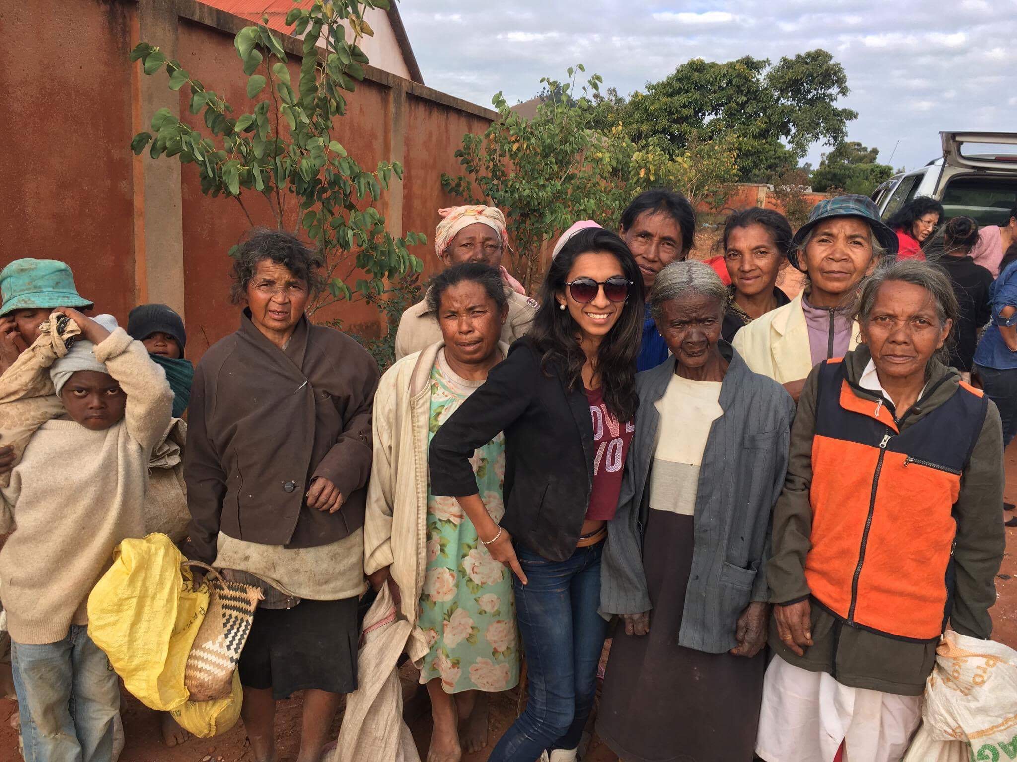 Avec les personnes âgées en difficulté à Madagascar