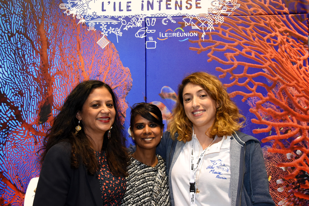 Pascale de l'IRT, Marie-Christine Ponamalé et une exposante de Bleu Marine Réunion