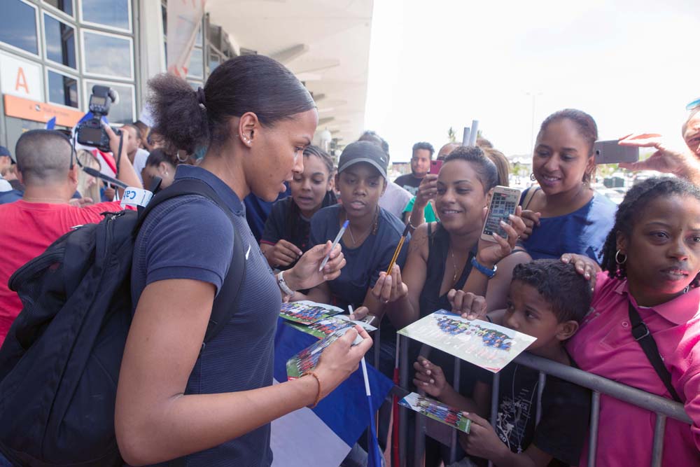 L'équipe de France féminine de foot: accueillies en stars!
