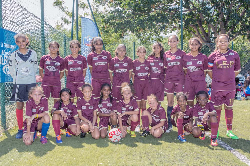 L'équipe de France féminine de foot avec les jeunes