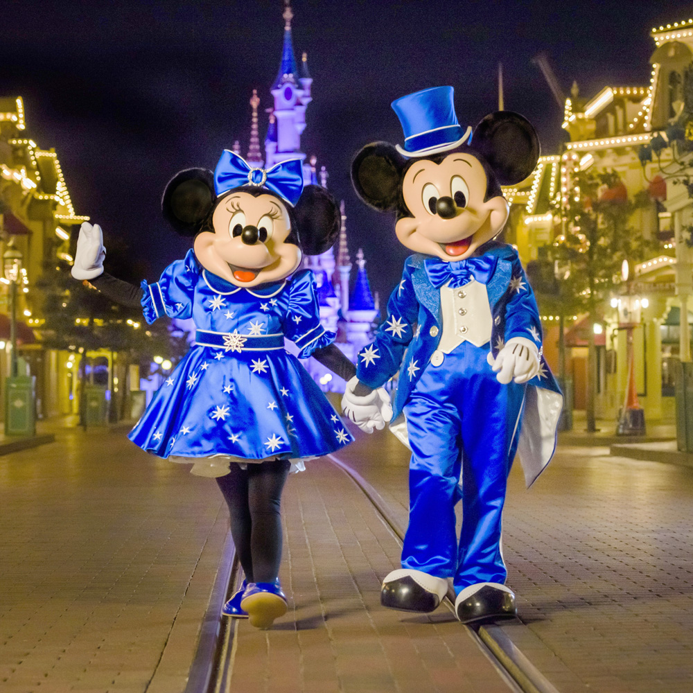 Découvrez les nouveaux looks tendance de Minnie et Mickey!