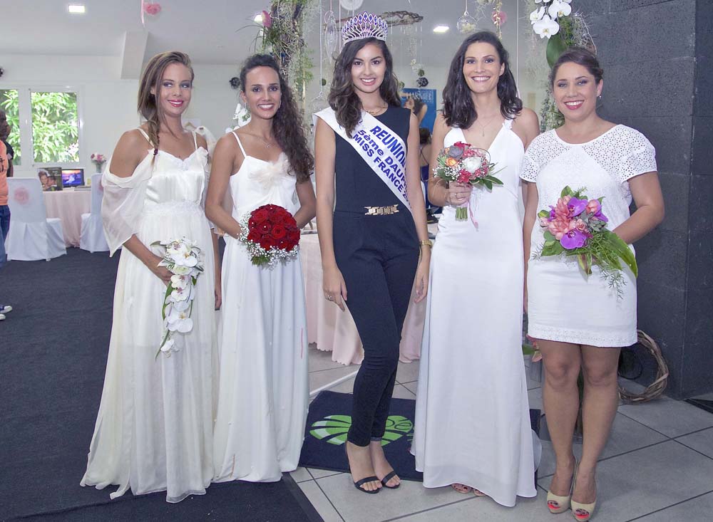 Ambre avec les quatre mannequins du défilé: Coralie, Marie, Line-May et Emilie