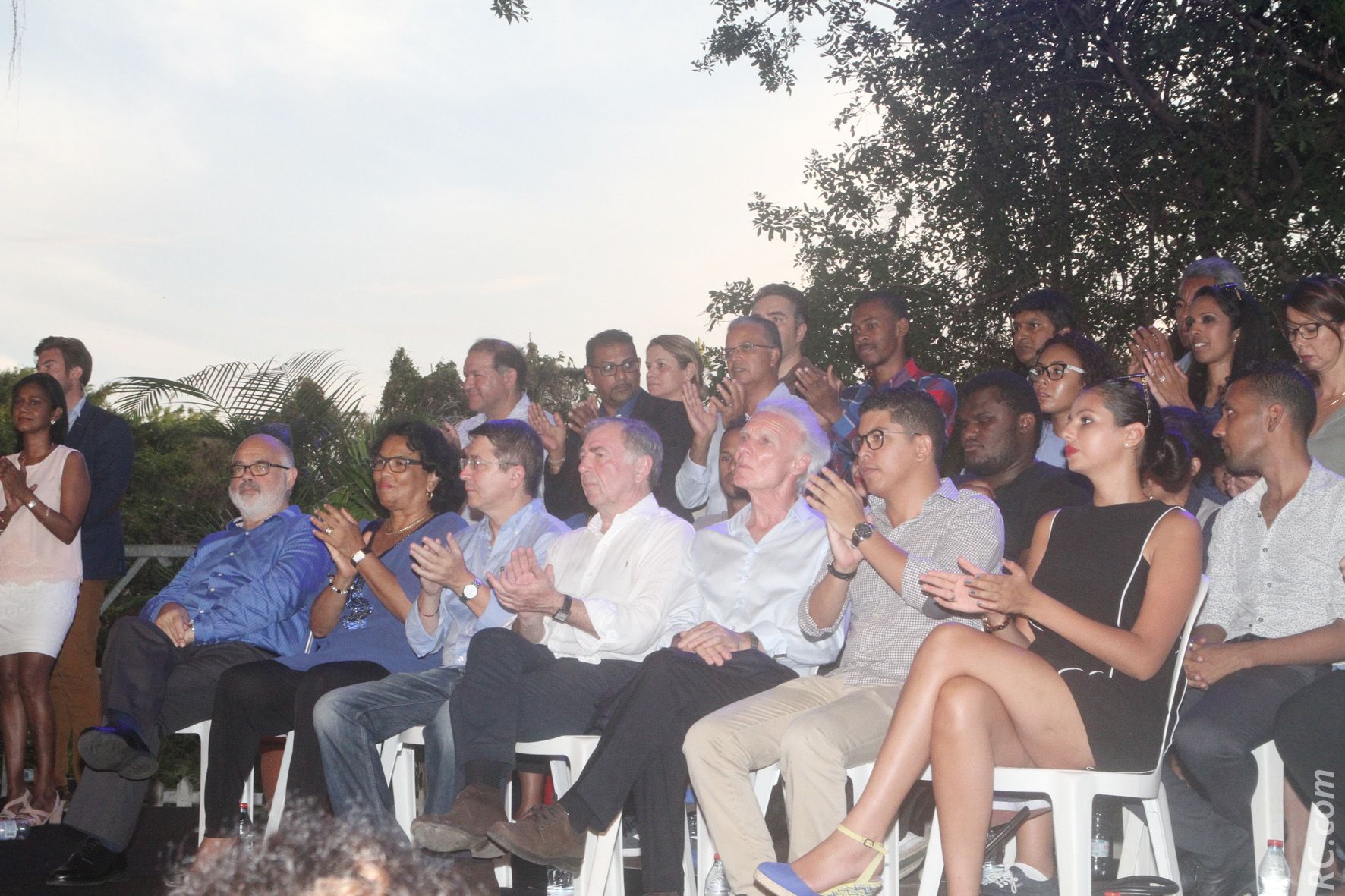 Les ténors de la droite et des responsables d'association à la tribune officielle