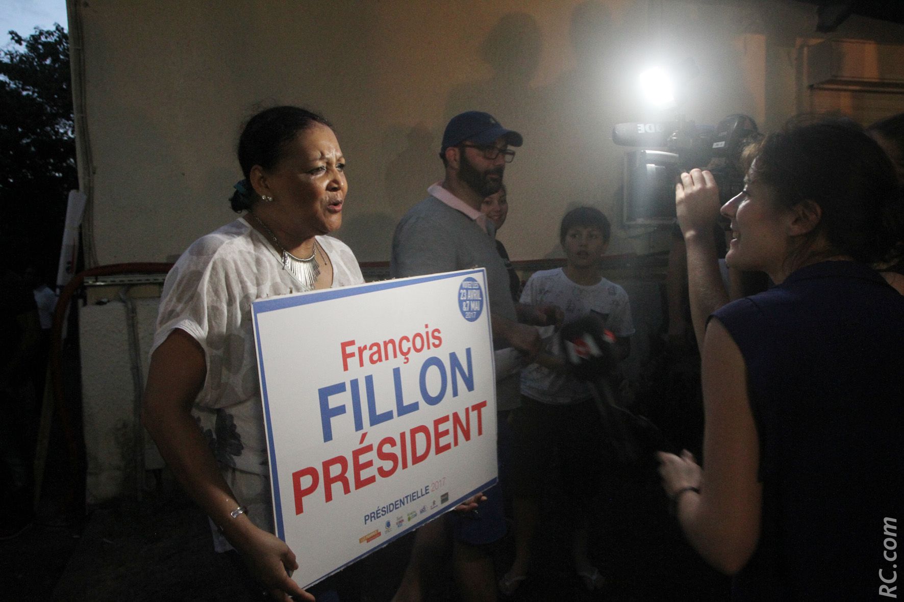 Politique : François Fillon acclamé à Saint-Pierre