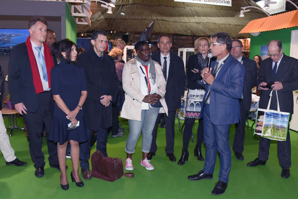 Inauguration du stand de La Réunion avec Jean-Bernard Gonthier, Nassimah Dindar, présidente du Conseil Départemental, Serge Hoarau, maire de la Petite Ile, Sylvie Le Maire, et Philippe Mouchard du Ministère des Outre-Mer