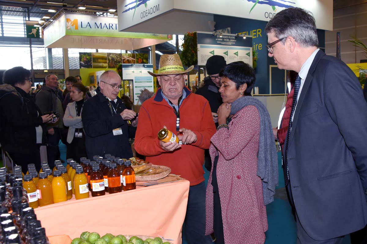 Ericka Bareigts, Ministre des Outre-Mer, avec Mémé Rivière et le directeur de l'ODEADOM, Hervé Deperrois