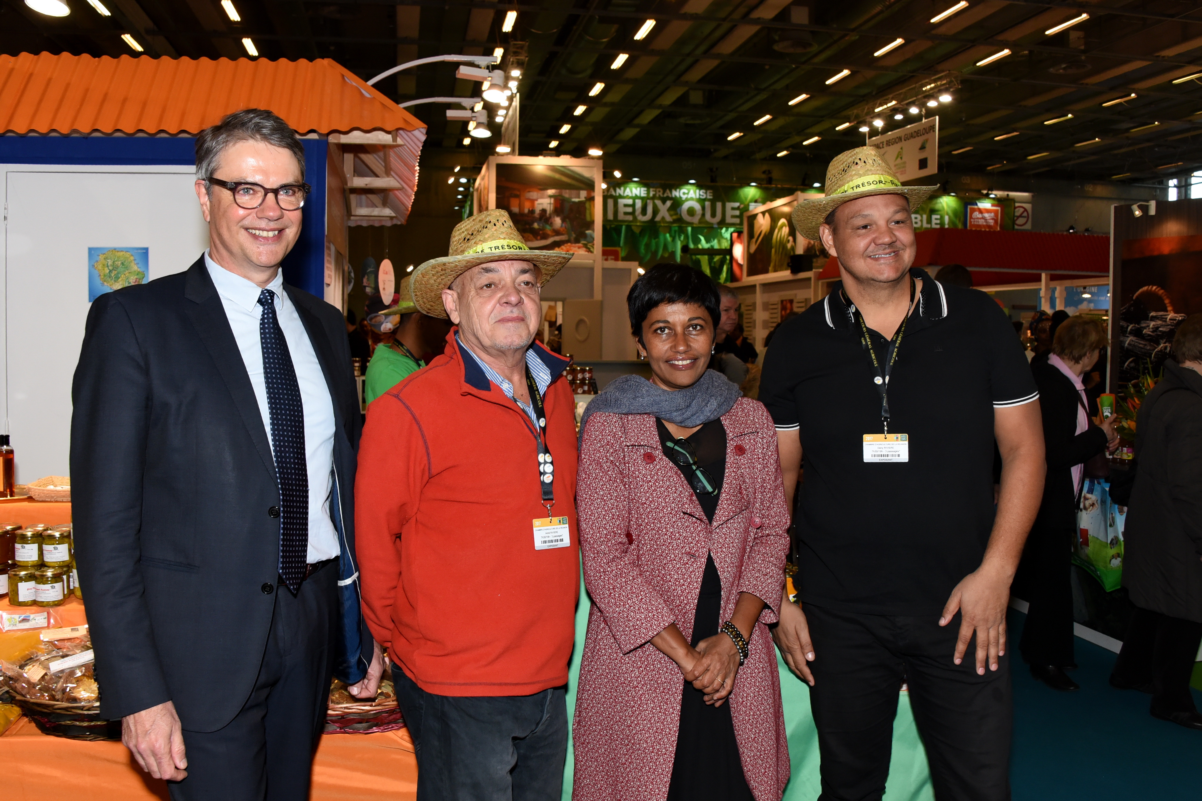 Ericka Bareigts au stand de Mémé Rivière.