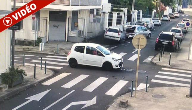 [Vidéo] St-Denis : Accident spectaculaire suite à un refus de priorité
