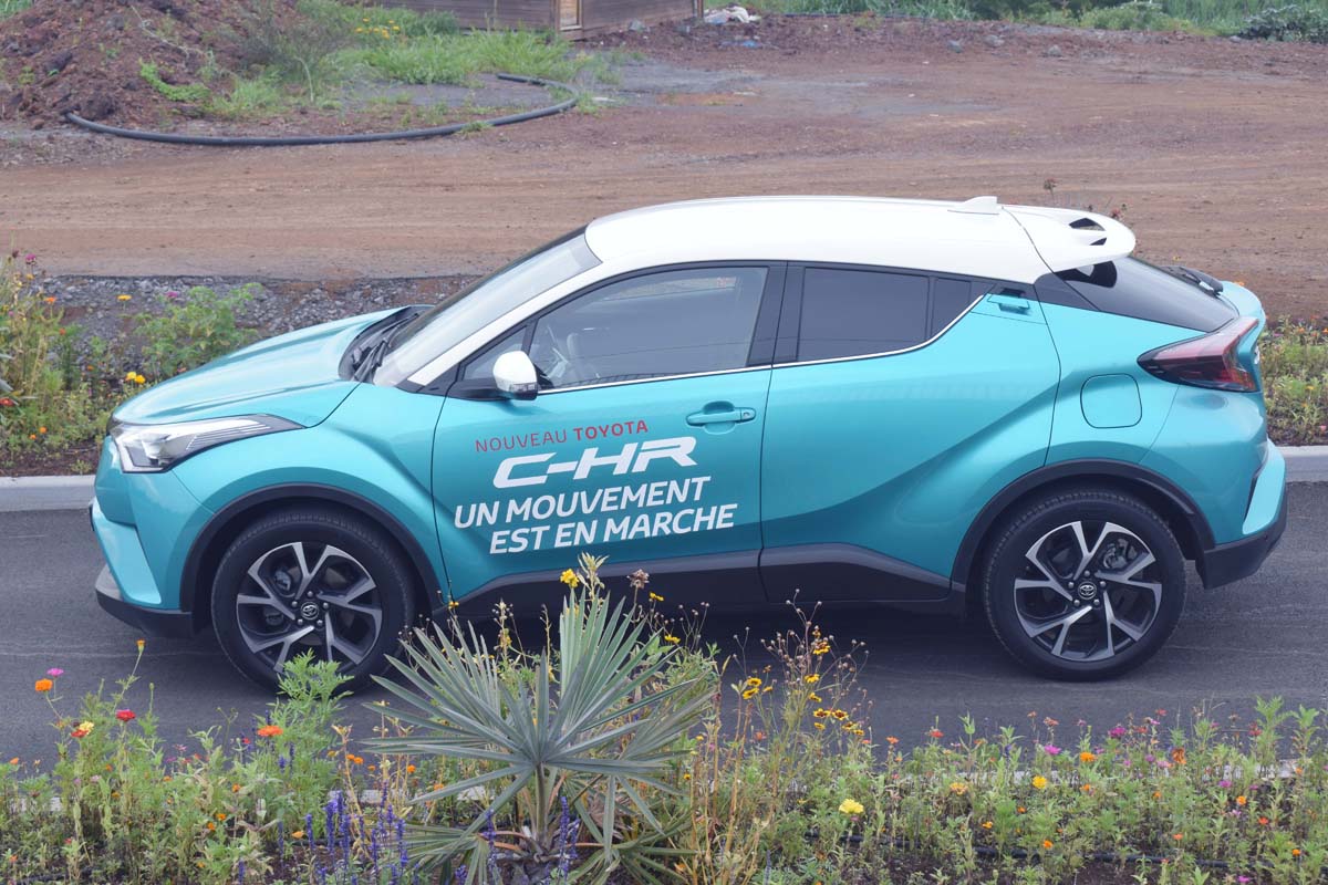 "Un mouvement est en marche", tel est le slogan du C-HR. Emmanuel Macron, président du mouvement "En Marche!" devrait rouler dans ce C-HR!!!