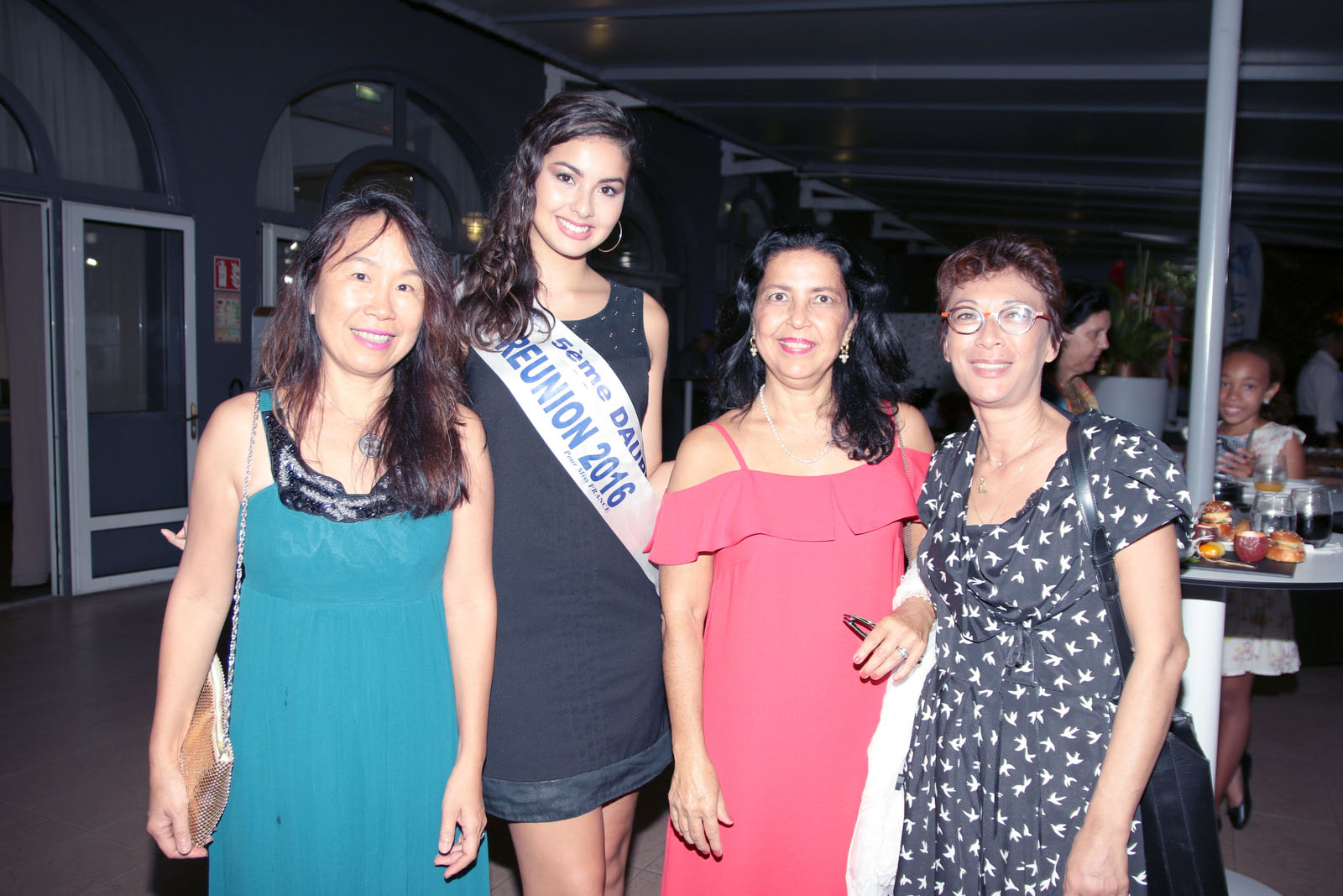 Miss Réunion avec Corinne Jeanmougin, sophrologue, et ses amies