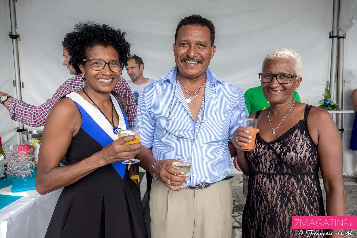 Poissonnerie fine au Port: produits de la mer en direct!