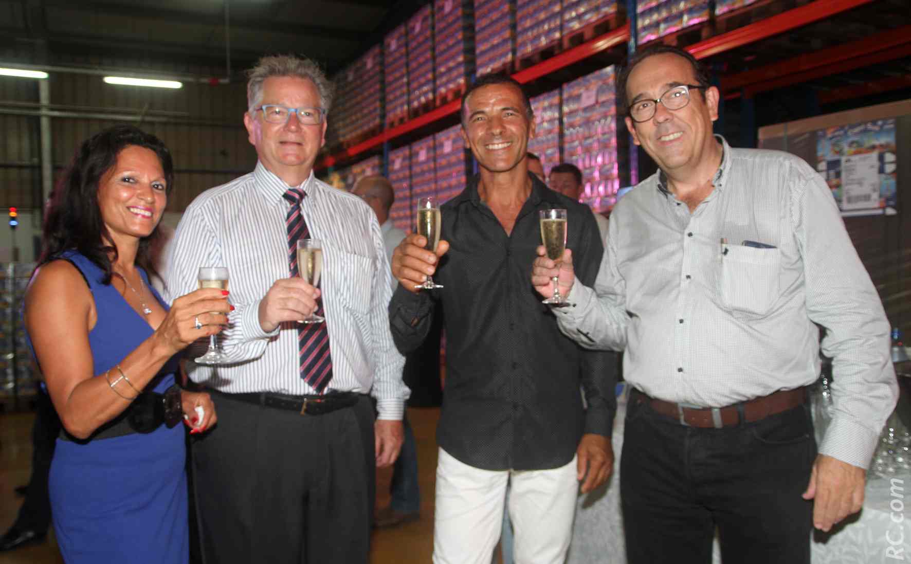 Bernard Aubery, PDG, et Benoît Rimbaud, directeur général de Grand Sud Productions avec un de leur clients