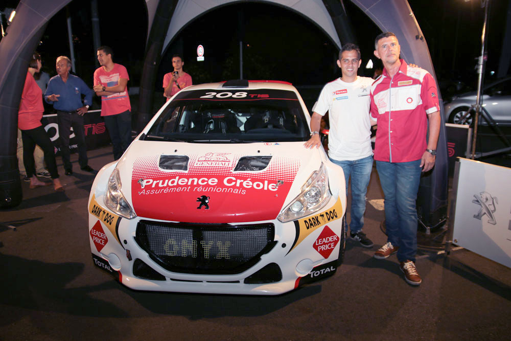 Damien Dorseuil avec Philippe Lauret de la Prudence Créole, partenaire de l'auto