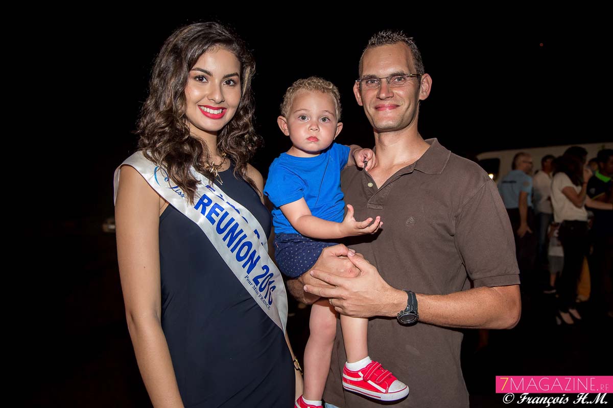 Miss Réunion avec le petit Nicolas Cochard, fils de Yohan Cochard, gendarme à Saint-Leu