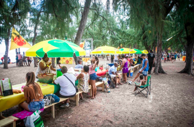 #LaReunionLéLà: Notre île dans le Guinness Book de la plus longue table de pique-nique !