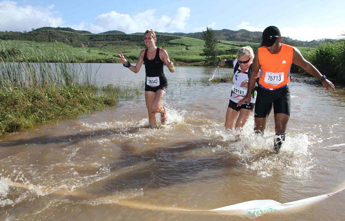 Dans l'eau boueuse, pas toujours évident de mettre un pied devant l'autre (Photo RC Beauval)