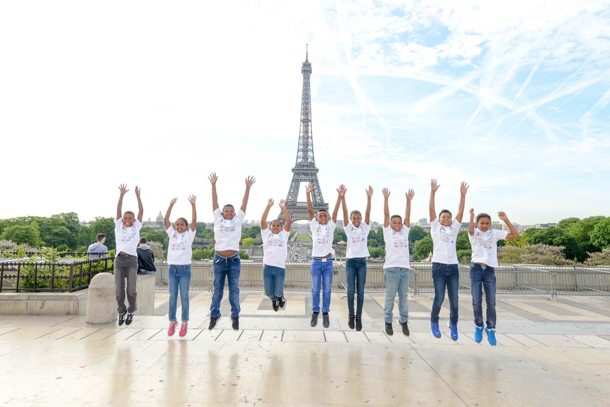 Photo-souvenir au Trocadéro, face à la Tour Eiffel